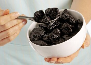 O melhor momento para comer ameixas secas para emagrecimento, digestão e energia