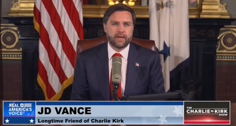 JD Vance homenageia Charlie Kirk e faz alerta sobre "violência política"