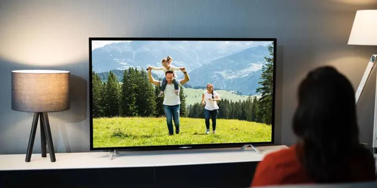 O truque simples para limpar a tela da TV e deixá-la como nova