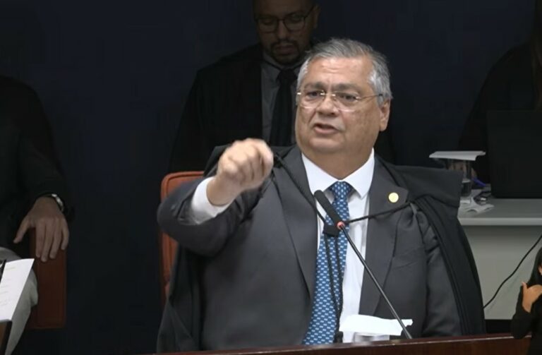 Flávio Dino usa voto para atacar anistia
