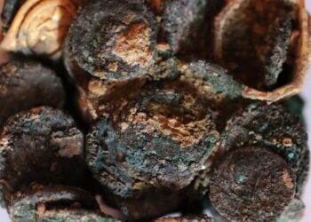 Tesouro de 1.900 anos é encontrado em casa incendiada de uma família