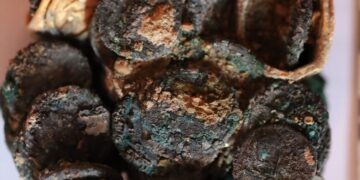 Tesouro de 1.900 anos é encontrado em casa incendiada de uma família