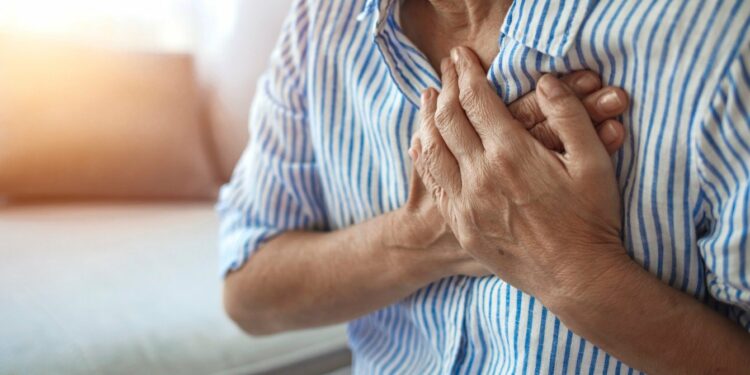 Hábito diário dos brasileiros pode aumentar em 50% o risco de infarto
