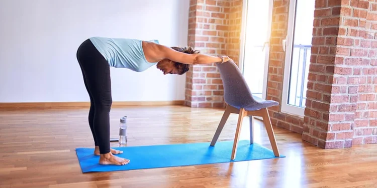 Nem natação nem hidroginástica: o melhor exercício para idosos acima de 65 anos melhora o equilíbrio e previne quedas