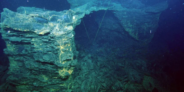 Cientistas alertam: vulcão enorme pode explodir a qualquer momento