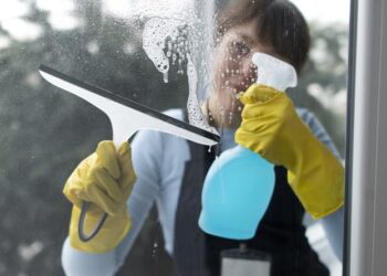 Descubra o truque caseiro com bicarbonato para a limpeza de vidro que todo mundo deveria conhecer