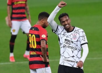 Ex-jogador tenta vender mansão de luxo para resolver problemas com dívidas