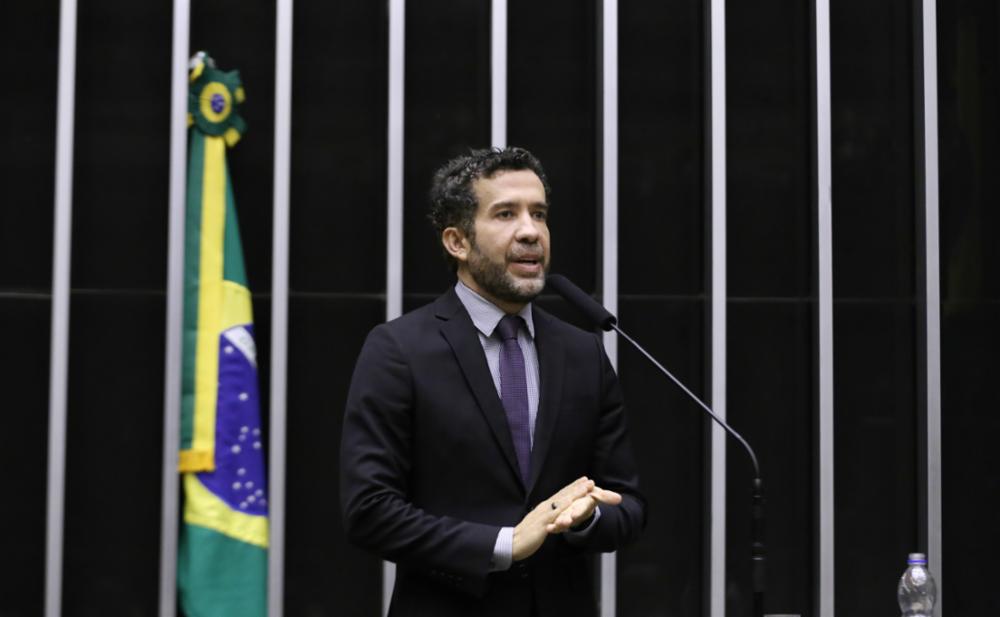Processos que podem levar à cassação de Janones avançam no Conselho de Ética