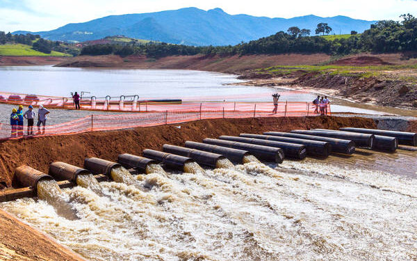 Governo de SP realiza mudança na água e população deve notar diferença na hora do banho