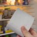 Colocar um rolo de papel higiênico na geladeira: por que se recomenda e para que serve