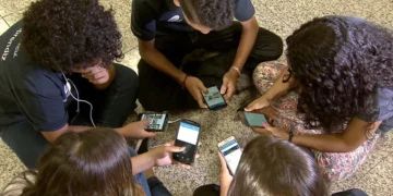 O uso de laptops e smartphones está causando danos silenciosos ao seu corpo