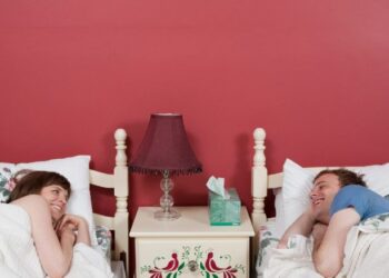 Casais estão adotando o ‘divórcio do sono’ para noites de descanso sem brigas