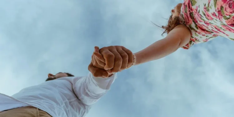 O zodíaco aponta: pessoas desse signo não consegue se desapegar do ex