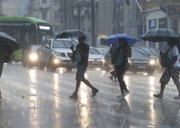 Prepare-se: outubro chega com clima instável e mudanças bruscas em todo o país