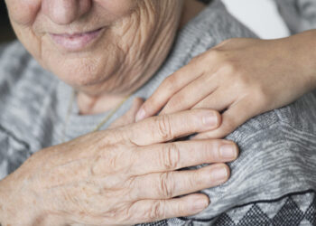 Especialista explica por que fazer esta única coisa pode atrasar a demência