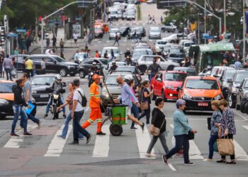 Estacionar em cima desse lugar pode render multa alta, pontos na carteira e até REMOÇÃO do veículo