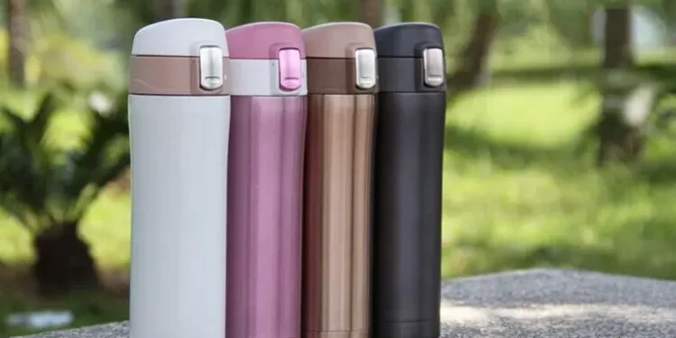 Quanto tempo sua garrafa térmica pode ficar sem lavar? A ciência responde