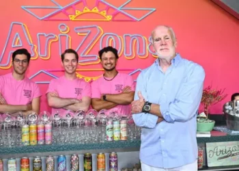 O bilionário que nunca pisou em uma faculdade e mesmo assim conquistou tudo