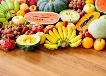 A fruta cheia de antioxidantes que ajuda a limpar o organismo e prevenir doenças