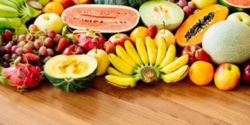 A fruta cheia de antioxidantes que ajuda a limpar o organismo e prevenir doenças