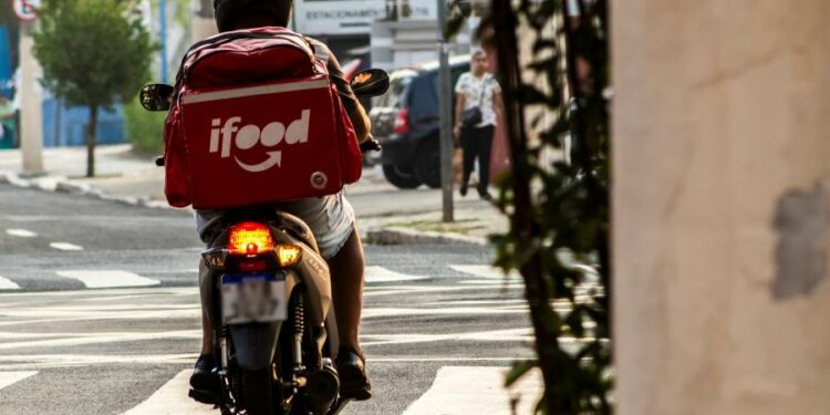 Ifood anuncia novos benefícios para entregadores já cadastrados no aplicativo