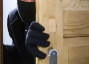 Você está colocando sua vida em risco sem perceber: criminosos adoram esse hábito dos brasileiros