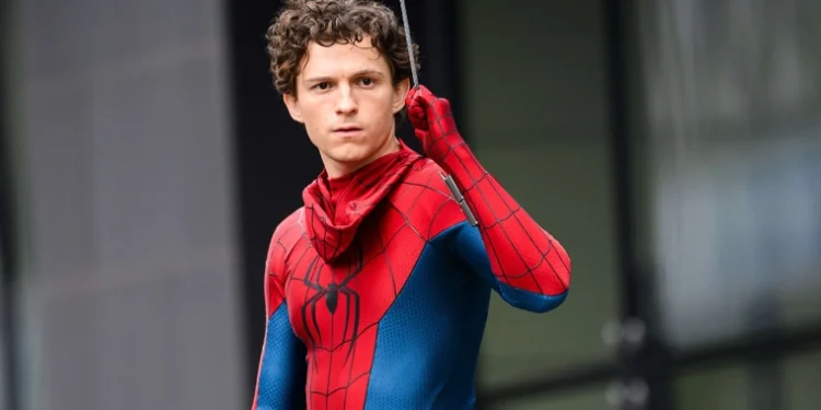 Tom Holland sofre acidente assustador durante filmagens do novo filme do Homem Aranha
