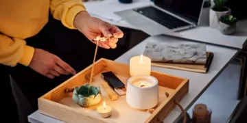 Como identificar as más energias na sua casa e quais são os rituais para afastá-las