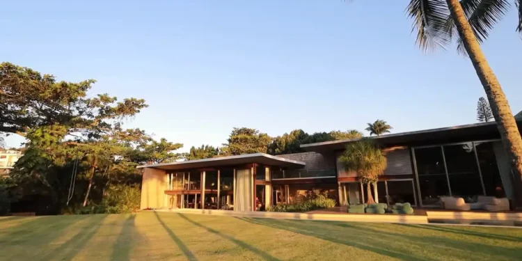 A mansão mais cara do Brasil é de um ator famoso, e está a venda!