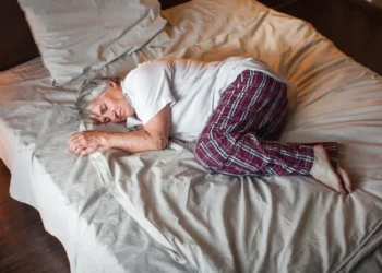 Cientistas dizem que este problema noturno comum na meia-idade pode aumentar seu risco de demência