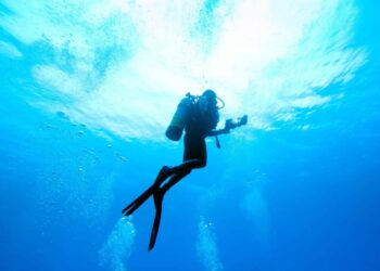 Homem estava se divertindo em mergulho, quando encontrou fortuna perdida há 1.600 anos