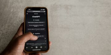 Segredos em risco: ChatGPT avalia compartilhar chats íntimos com outras pessoas