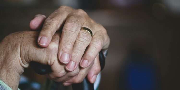 Descoberta chocante permite identificar Alzheimer em apenas 3 minutos sem sair de casa