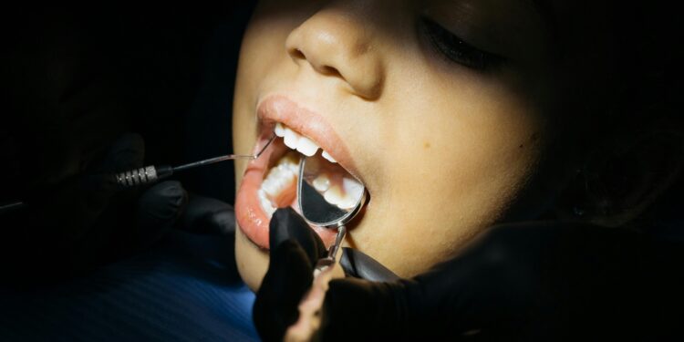 Excesso deste alimento pode prejudicar sua saúde bucal: não são os doces