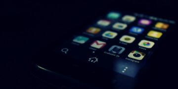 Aplicativos ouvem tudo? Aprenda a desativar o microfone do seu celular sem complicação