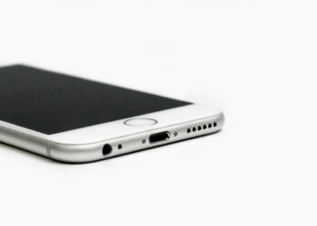 Este erro está MATANDO a bateria do seu iPhone e você faz todo dia sem saber