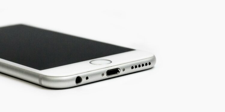 Este erro está MATANDO a bateria do seu iPhone e você faz todo dia sem saber