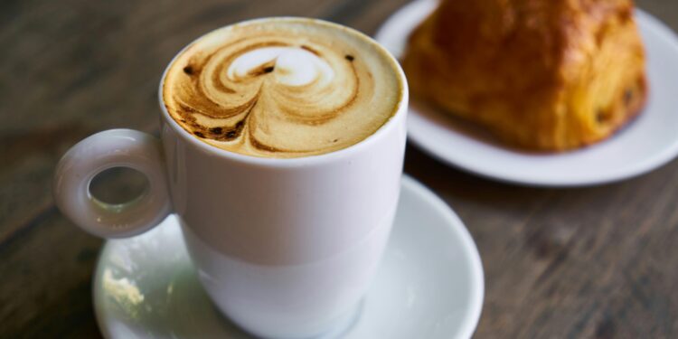 A simples hora que você toma café da manhã pode impactar sua expectativa de vida