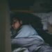O que significa fechar a porta do quarto para dormir, segundo a psicologia