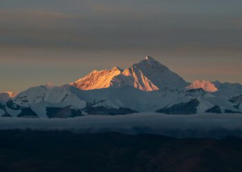 Everest não é mais a montanha mais alta: cientistas descobrem lugares 100 vezes maiores