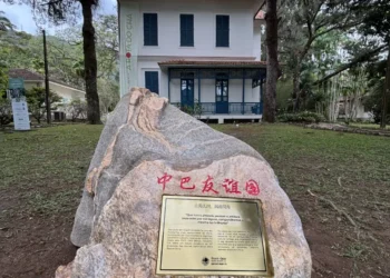 Presente da China é gigante, pesa 700kg e já está no Rio de Janeiro