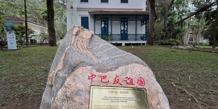 Presente da China é gigante, pesa 700kg e já está no Rio de Janeiro