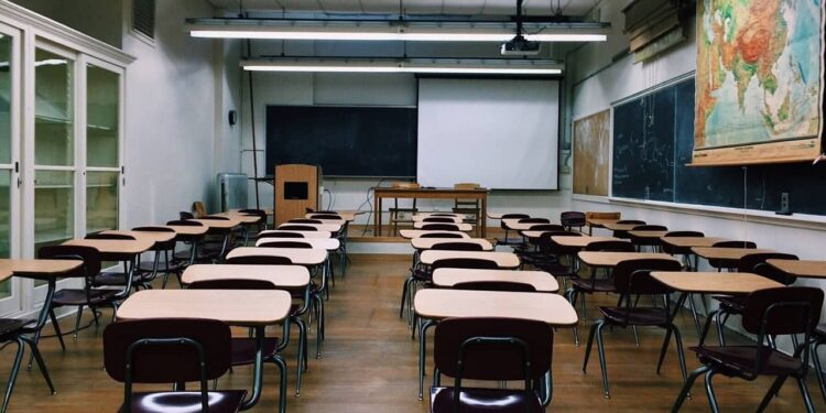 Fecham todas as escolas em 16 de setembro: Crianças e adolescentes ficarão em casa