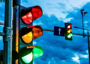 Chega de verde, amarelo e vermelho? Nova cor nos semáforos brasileiros vai chocar motoristas