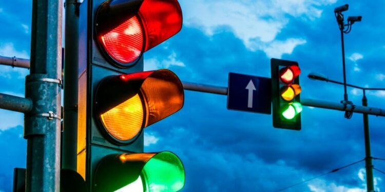 Chega de verde, amarelo e vermelho? Nova cor nos semáforos brasileiros vai chocar motoristas