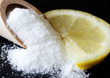 Misturar limão e sal: por que é recomendado e para que serve?