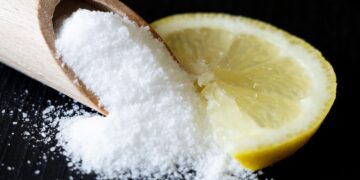 Misturar limão e sal: por que é recomendado e para que serve?