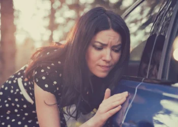 Não consegue deixar a casa sem conferir tudo? Especialistas da psicologia explicam