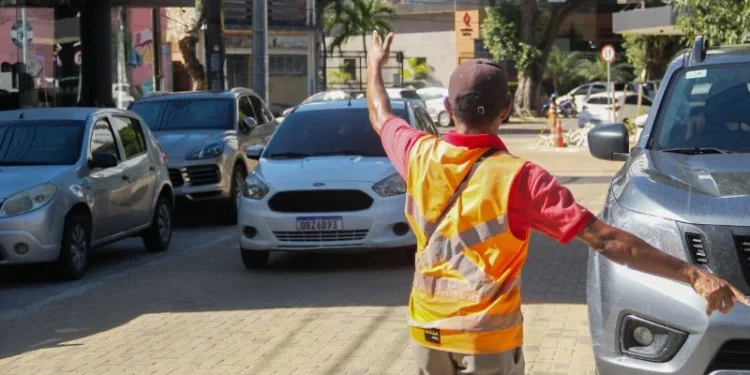 Novo PL pode transformar flanelinhas em alvo da polícia em todo o Brasil