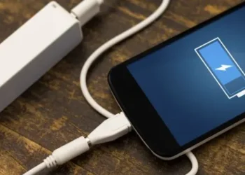 Poucos sabem: o truque para que a bateria do seu celular carregue em tempo recorde